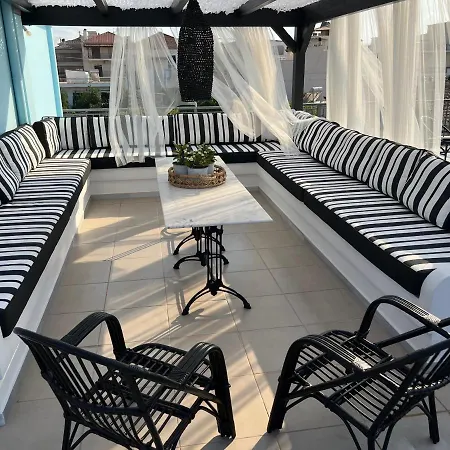 Magical Seaside Town Boutique Apts 1 *