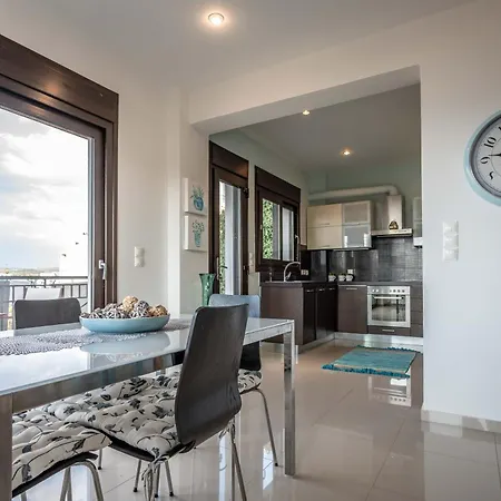 Magical Seaside Town Boutique Apts 1 Апартаменты *