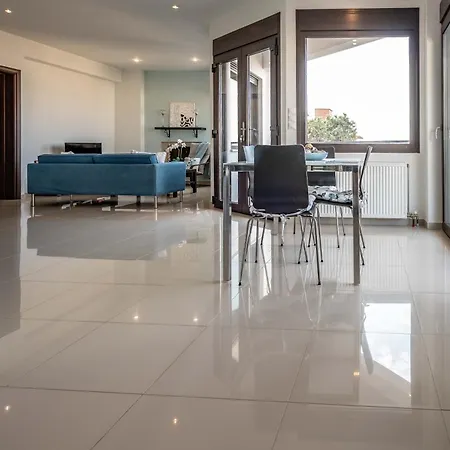 Magical Seaside Town Boutique Apts 1 *