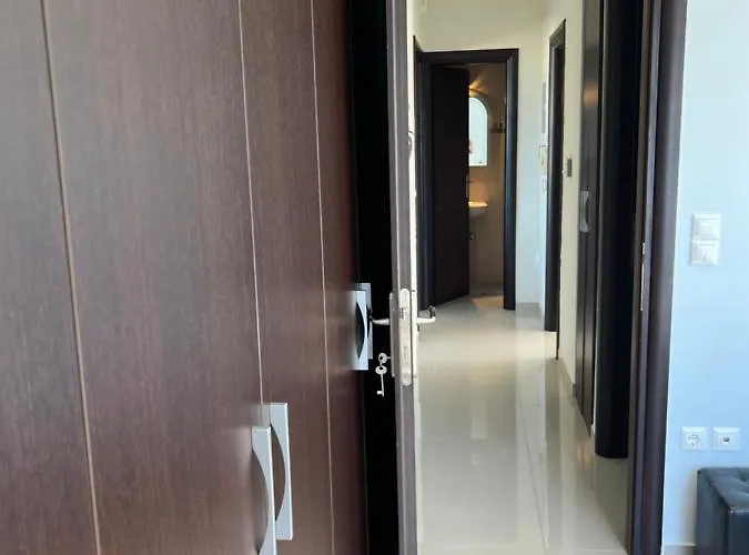 Magical Seaside Town Boutique Apts 1 *