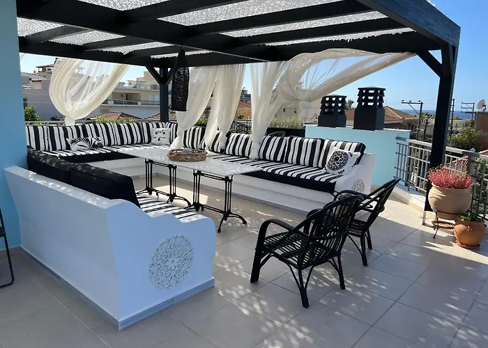 Magical Seaside Town Boutique Apts 1 *