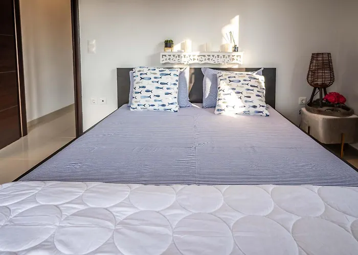 Magical Seaside Town Boutique Apts 1 *