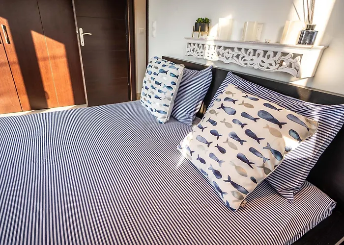 Magical Seaside Town Boutique Apts 1 *