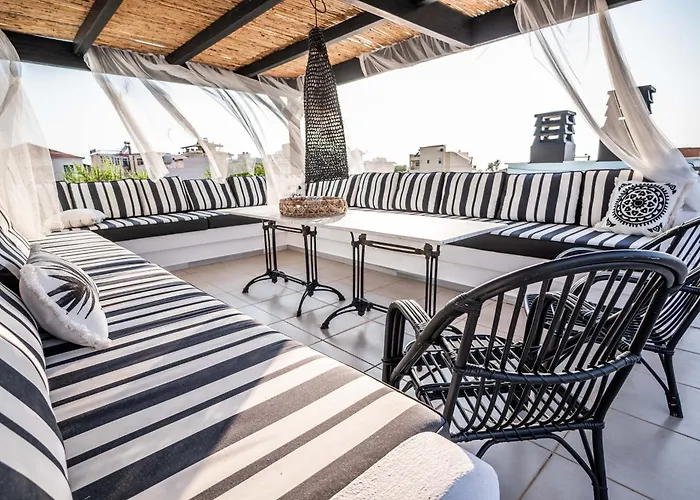 Magical Seaside Town Boutique Apts 1 *