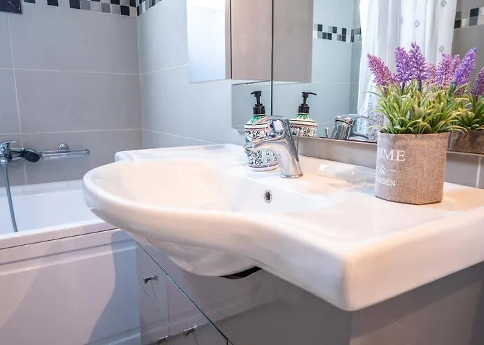 Magical Seaside Town Boutique Apts 1 *