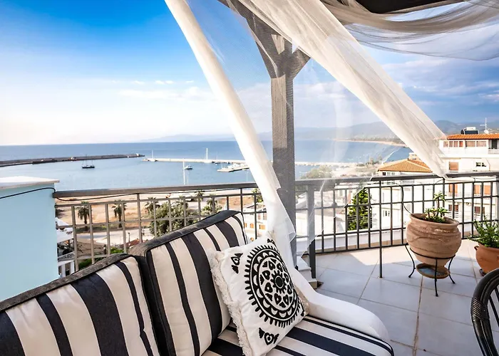 Magical Seaside Town Boutique Apts 1 *